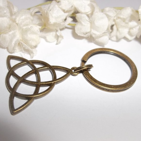 wvluckygirl Accessories Keychain Triquetra Keychain Unisex Gift
